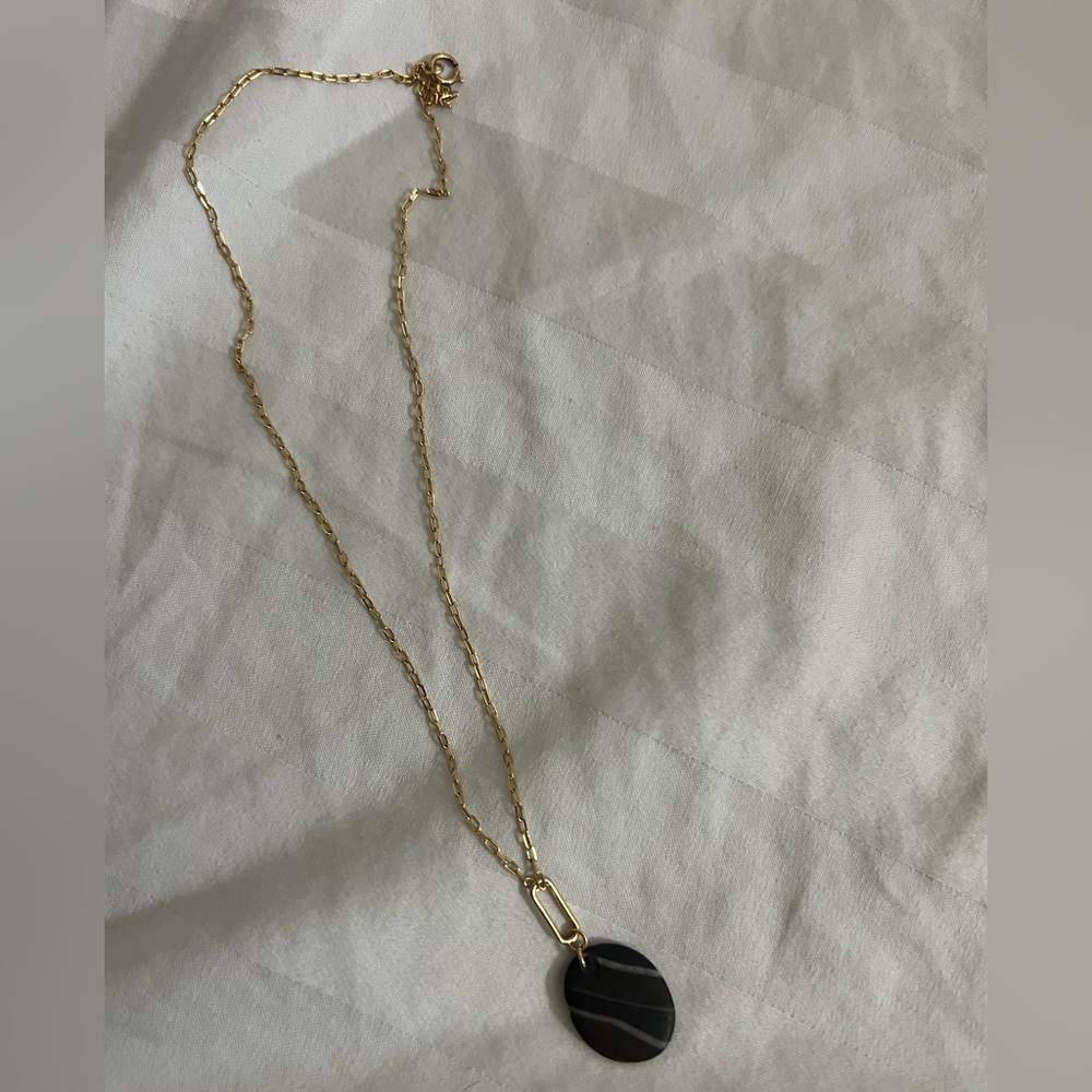 Elegant 14k Gold and Black Pendant Necklace